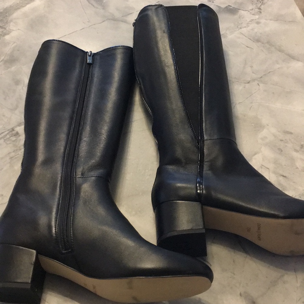 Like new Donald/Pliner Camille Leather Boot - Picture 5 of 12